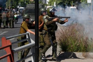 5 carabineros heridos y 22 detenidos en ataque sin tregua a comisaría de Renca