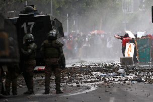 Nuevos incidentes y enfrentamientos se registran en la dañada Plaza Italia