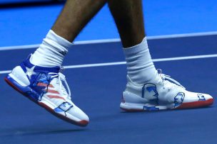 Zverev jugó contra Federer con zapatillas personalizadas de Rapa Nui