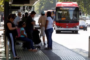 Transporte contará con 57 buses de apoyo a Metro, beneficiando 5 comunas