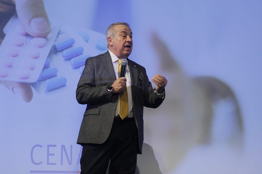 Mañalich llamó a funcionarios de la salud a hacer “gran esfuerzo” en atenciones