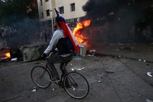 Se registran incidentes en comuna de Providencia tras dispersión de manifestantes de Plaza Italia