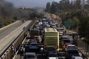 Protestas con barricadas interrumpen tránsito en las rutas 5 Sur y Norte