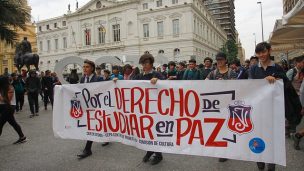 Alumnos del Instituto Nacional protestaron por abrupto cierre del año escolar