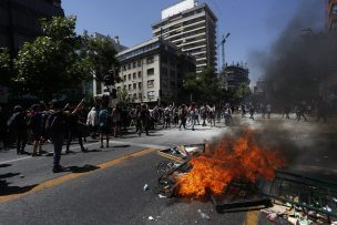 Barricadas y enfrentamientos se producen cerca del Costanera Center