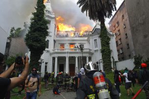 Detienen a 3 sospechosos de ataque incendiario y saqueo de Universidad Pedro de Valdivia