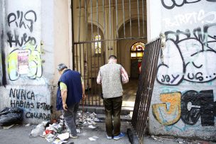 Aós visitó parroquia vandalizada en Providencia y pidió que cese la violencia