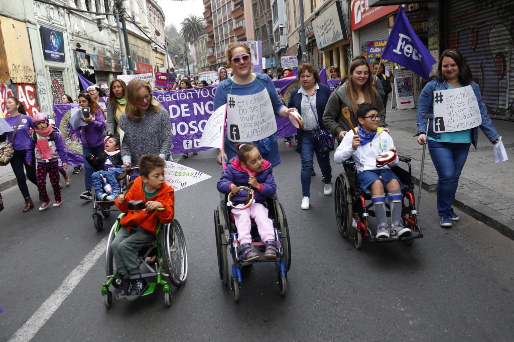 Miles de cuidadores salieron a las calles para ser considerados por el Estado