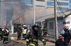 Saqueos e incendios en el centro de San Antonio en segunda jornada de violencia