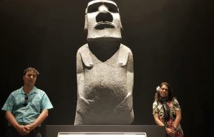 Réplica de moai que permanece en Inglaterra hace 151 años llega a COP25 en Madrid