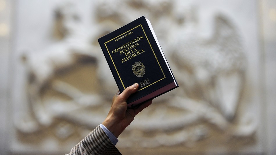 La Constitución de Chile es el segundo libro más vendido en el país tras estallido social