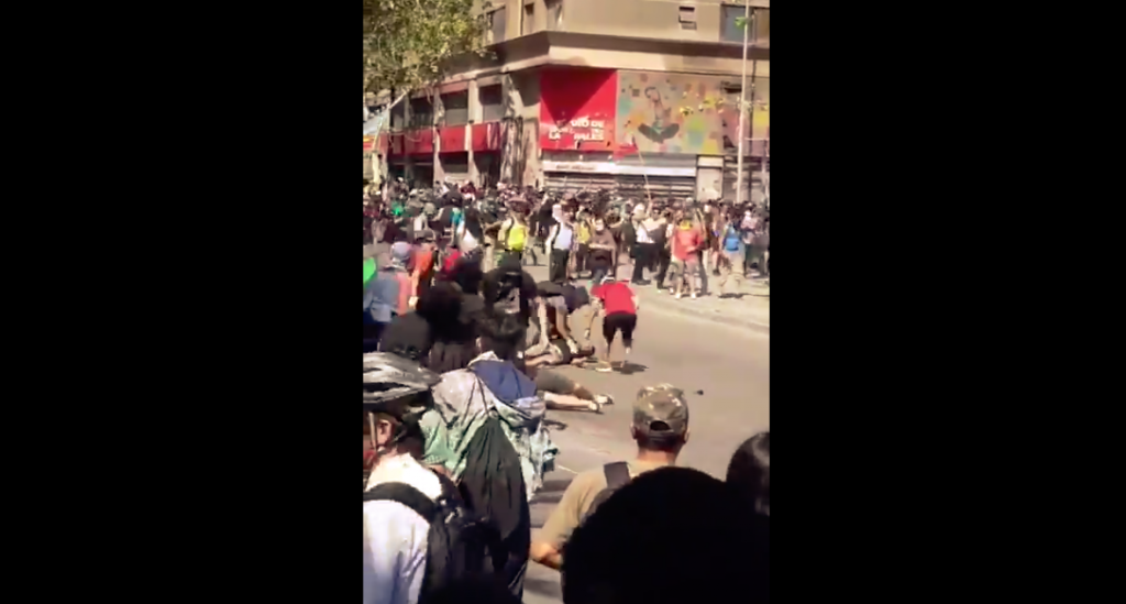 Sujeto queda en riesgo vital tras participar en destrozos en Santiago