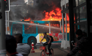 Transantiago: 17 choferes agredidos, 4 buses quemados y 506 vandalizados