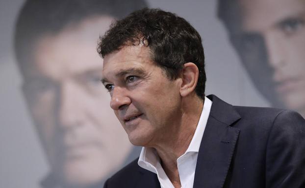 “Hermosa”: Hija de Antonio Banderas deslumbró en evento acompañada de su padre