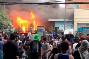 Encapuchados queman Mall de Quilicura en una nueva jornada de manifestaciones