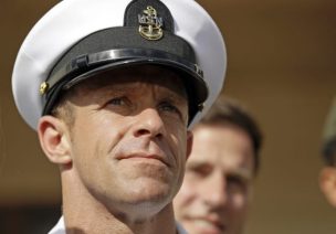 Secretario de Defensa de EEUU defiende su decisión de despedir al jefe de la Marina