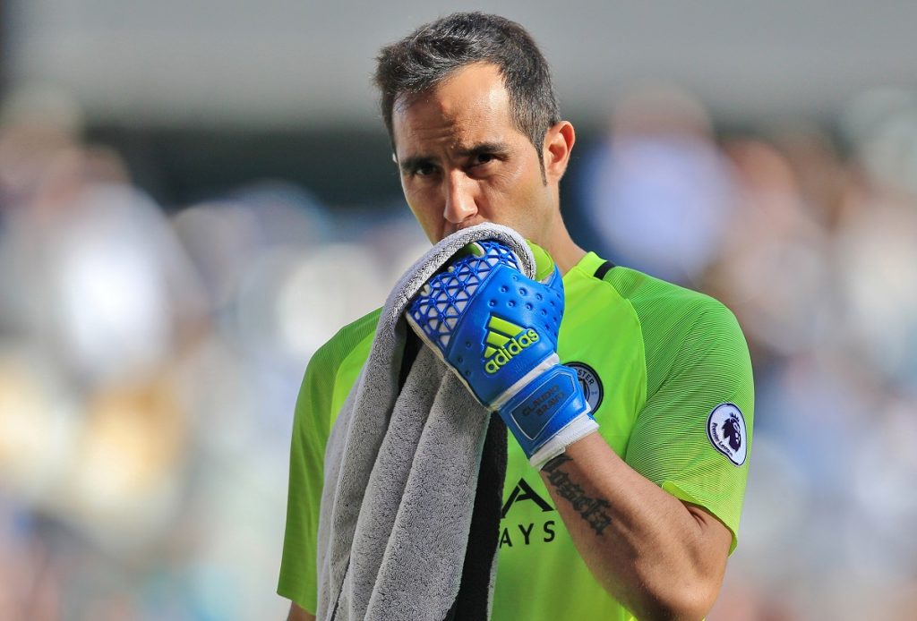 Pep Guardiola respaldó a Claudio Bravo antes del duelo contra Liverpool: “Confiamos en él”