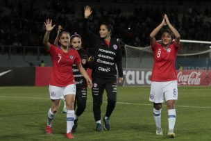 Manifestación de selección femenina podría acarrear castigo de la FIFA a Chile