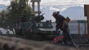 Tres muertos tras enfrentamientos entre manifestantes y militares en Bolivia