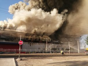 Incendio se registró en supermercado mayorista de San Bernardo