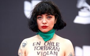 Mon Laferte estrenó su primer reggaetón tras éxito en los Latin Grammy: relata la crisis de Chile