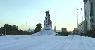 La Plaza Baquedano amaneció de blanco tras histórico acuerdo político