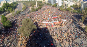 Más de mil personas se reúnen nuevamente en Plaza Italia