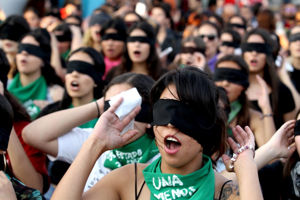 Mujeres en México exigen disculpa tras parodia de futbolistas a “Un violador en tu camino”