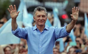 Miles de seguidores despiden a Macri pese a la crisis de Argentina