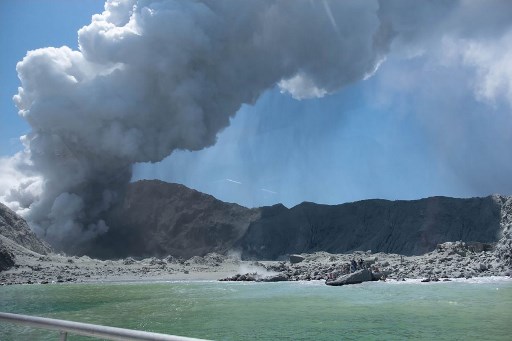 Cinco muertos en erupción de volcán en Nueva Zelanda
