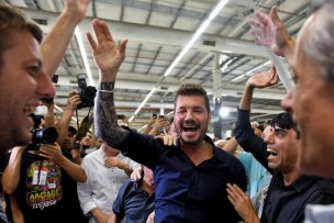 Popular conductor de TV Marcelo Tinelli es elegido nuevo presidente de San Lorenzo en Argentina