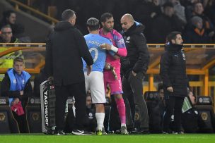 Claudio Bravo se visitó de bombero y tuvo que ingresar en la derrota Manchester City ante Wolves