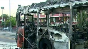 Bus del Transantiago fue incendiado en Estación Central: encapuchados lo habrían quemado