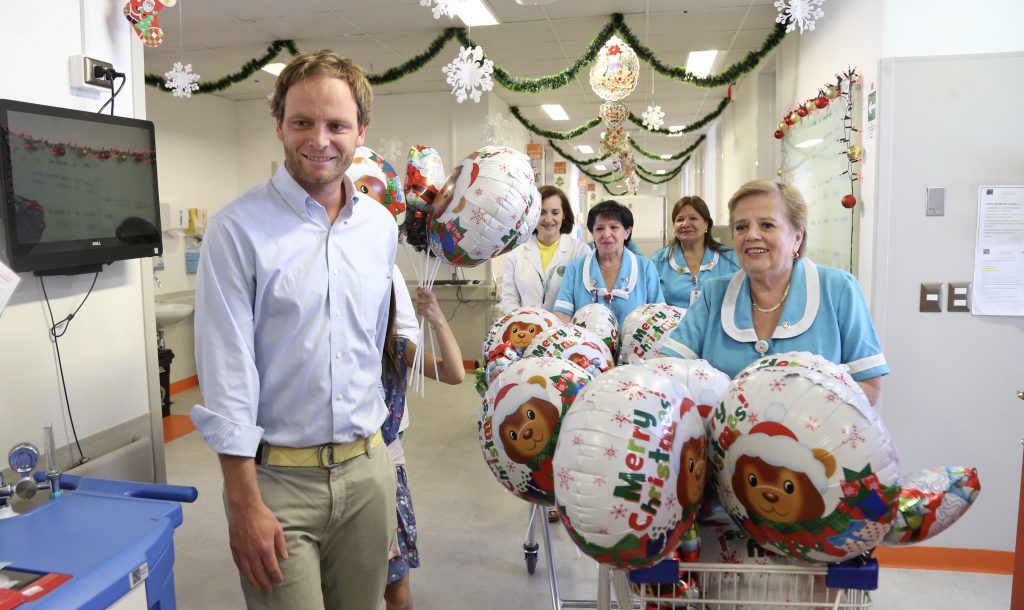 Subsecretario de Redes Asistenciales compartió con niños del Hospital Exequiel González Cortés