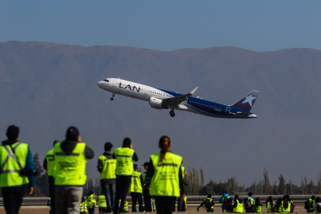 Transportes celebró récord de 24 millones de pasajeros en el Aeropuerto de Santiago