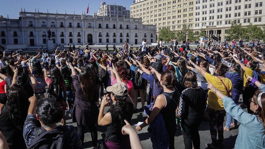“Las Tesis” condenan dominios adquiridos por hombres y sociedades: “Lo que hacen es robar nuestro trabajo”
