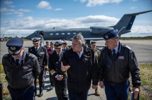 Ministro de Defensa y la búsqueda de supervivientes del avión C-130: 