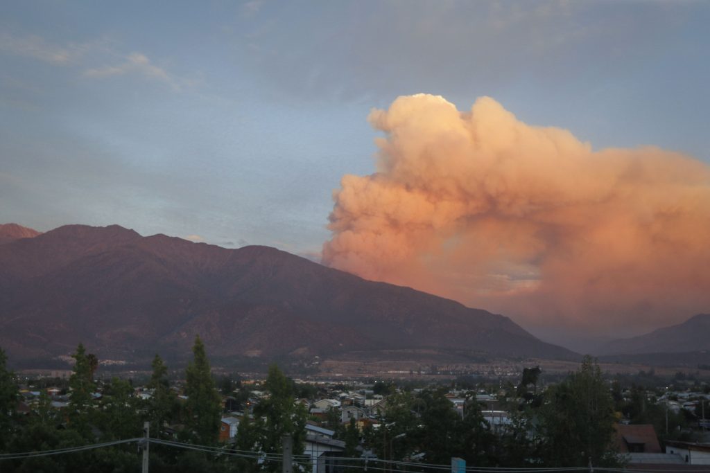 Continúa Alerta Roja por incendio “El Canelo” en el Cajón del Maipo