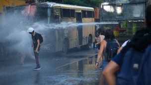 Pedirán a ministro del Interior investigar posible uso de soda cáustica en carros lanzaguas