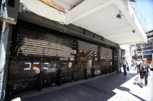 SML retira dos cuerpos desde tienda incendiada en Valparaíso