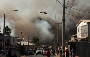 Autoridades investigan si hubo intencionalidad en incendio en Valparaíso