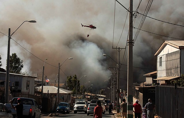 Autoridades investigan si hubo intencionalidad en incendio en Valparaíso