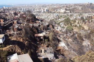 Intendencia de Valparaíso afirma que viviendas afectadas por incendio llegan a 245