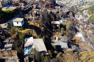 FOTOS | Desoladoras imágenes aéreas de Valparaíso: 245 casas destruidas hasta ahora