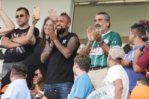 Hinchas se dividen por fotografía de Arturo Vidal en el título del Rodelindo Román