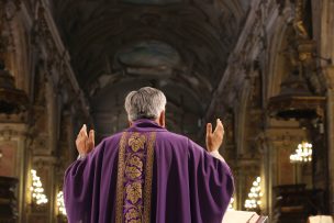 Joven mató a sacerdote con un crucifijo: acusó al religioso de abuso sexual