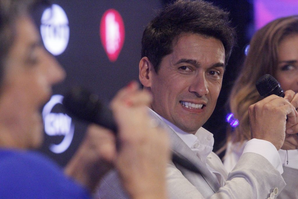 “Te quedan los tacos”: Rafael Araneda fue víctima de “bullying” tras excéntrico baile del recuerdo