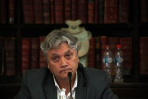 Senador Navarro ingresó denuncia contra exministro Jaime Mañalich