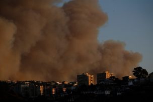 Incendio de Placilla está sin control y ha arrasado 200 hectáreas según Conaf