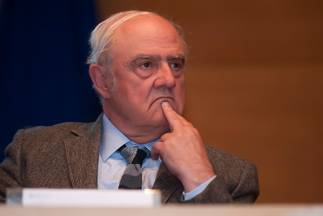 Agustín Squella: “En vez de ir a un proceso pausado hacia nueva Constitución, estamos corriendo hacia una nueva Constitución”